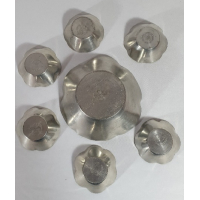 Indonesisch gehamerd tinnen pindastel, gemerkt. 